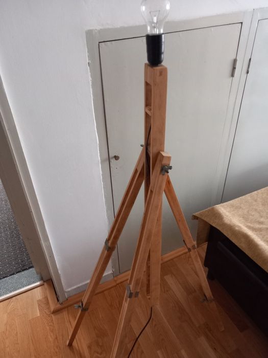 Vând lampă de podea reglabilă