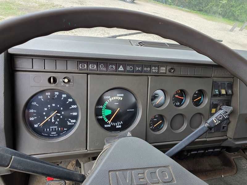 Camion cu macara