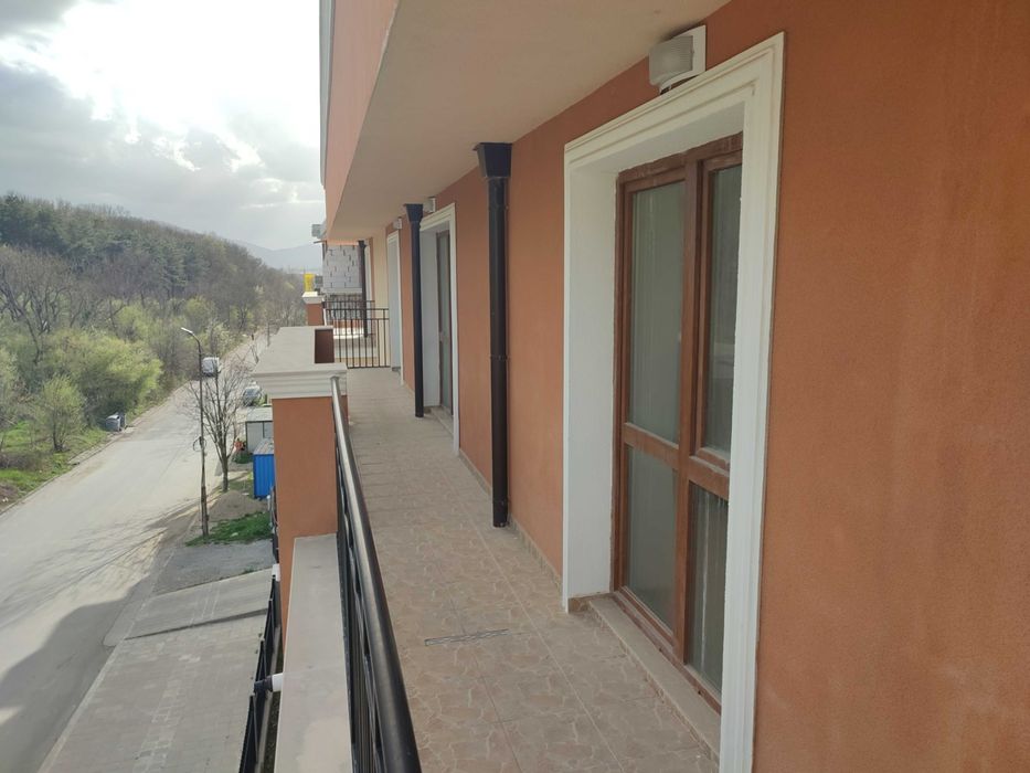 Многостаен с 360-градусова панорамна тераса! Собствен асансьор!