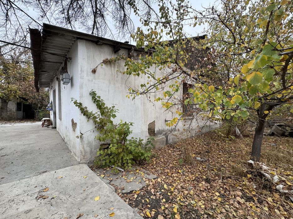 Срочно! Выкуп цена! 5 соток. Фасад 27 метров. Фаргона йули.