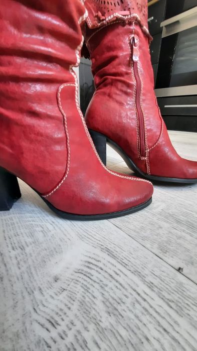 Продам женские ботинки