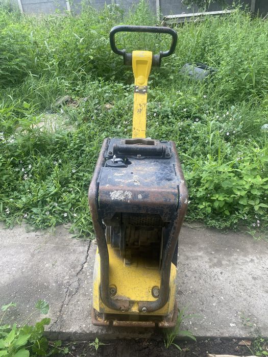 Compactor vibrați