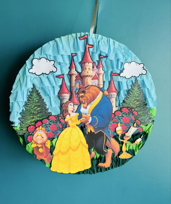 Красавицата и звяра пинята