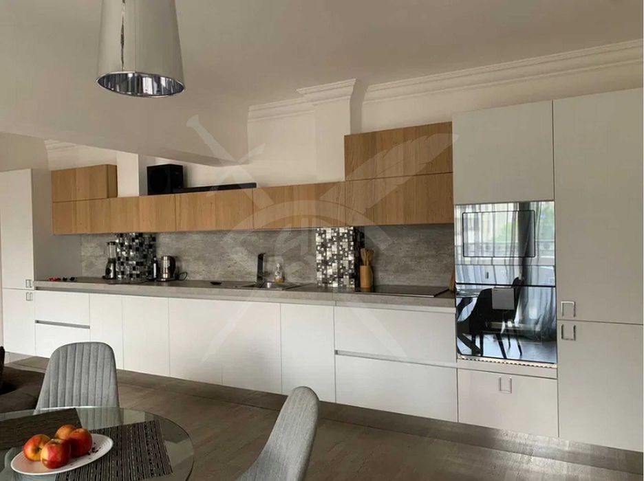 Продава се Тристаен апартамент в к.к. Златни пясъци - 160 кв.м за 1994 €/кв.м - Снимка #1