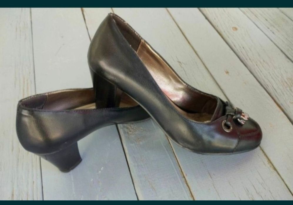 Женская обувь на каблуке