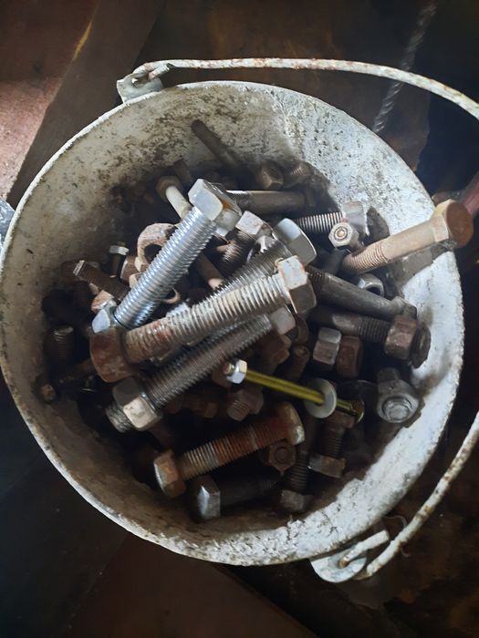 Продам болти и гайки