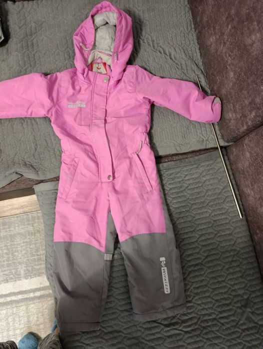 Продам осенние комбинезоны на девочку