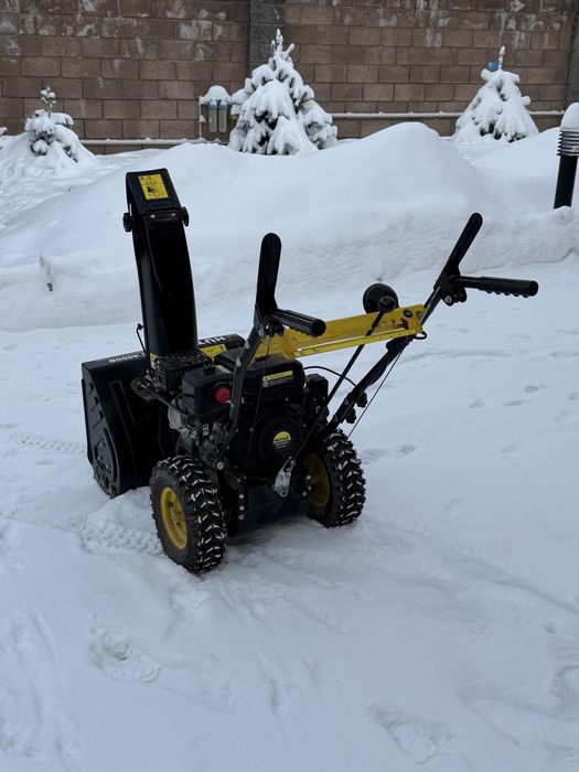 Немецкая снегоуборочная машина Huter почти новая