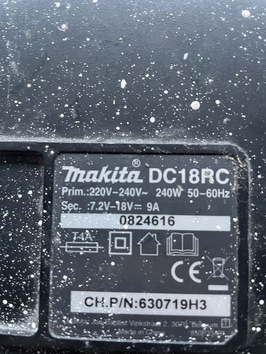 Incarcator rapid Makita plus baterie defecta