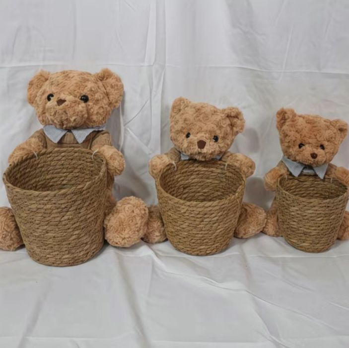 Плюшевый мишка с корзиной