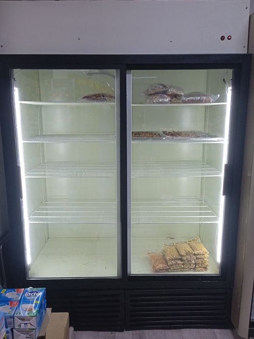 Холодильник витринный