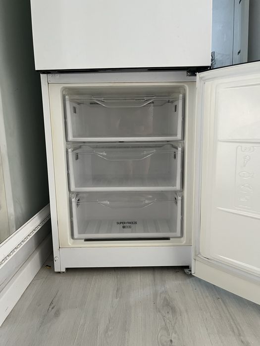 Продам холодильник indesit
