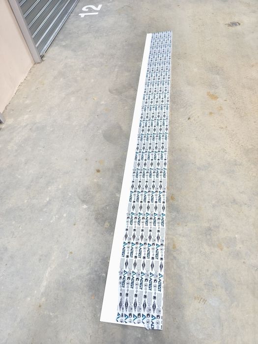 Продавам алуминиев подпрозоречен перваз