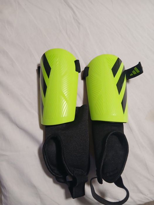 Apărători de fotbal adidas