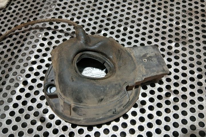 Usita rezervor 1K0010497C 5N0809857A 1K0010497C 5N0809857A Volkswagen