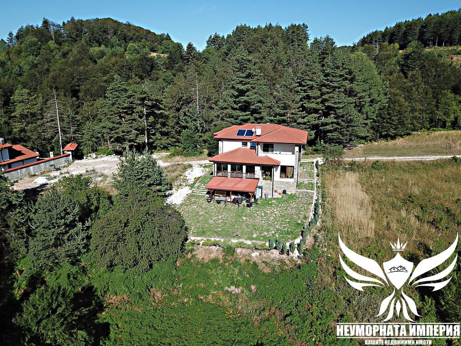 Под наем двуетажна къща за гости в село Мостово обл.Пловдив