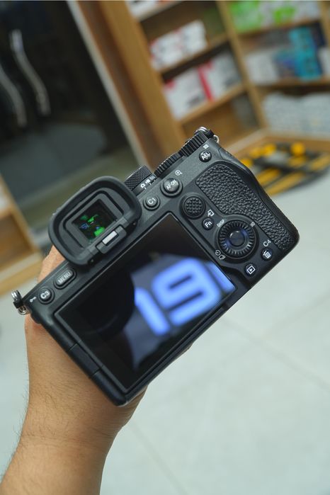 Sony A7 IV 4K 50mm F1.8 fe sotiladi holati 10/10 ideal yengide