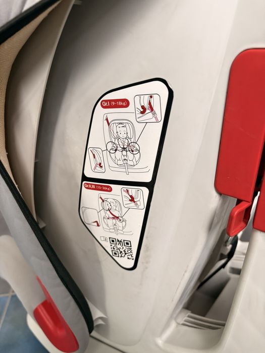 Продам автокресло chicco Universal 15-36