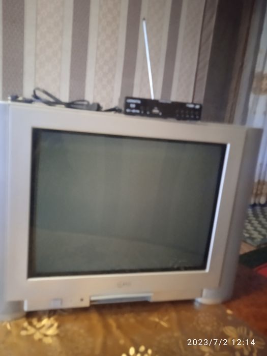 Телевизор LG  FLATRON +тунер
