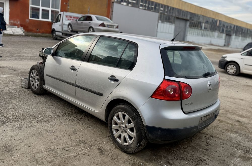 Vw Golf 5 1.6 mpi ръчка На Части !