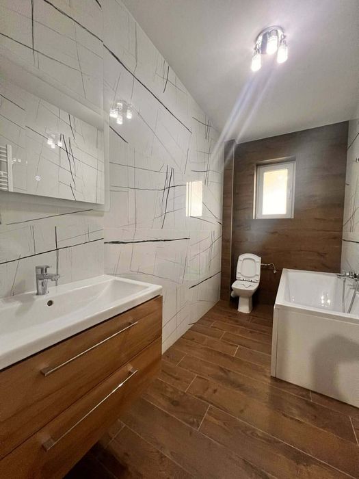 Închiriez apartament