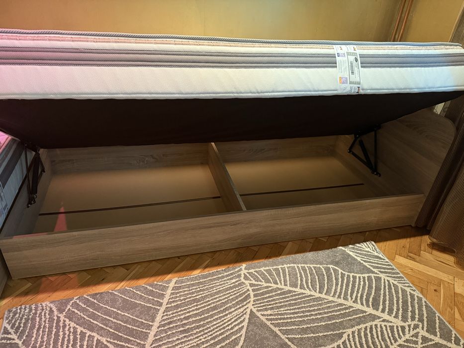 Чисто нови легла с чисто нови матраци висок клас на нани!!