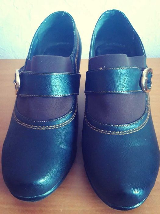 Продам женские туфли