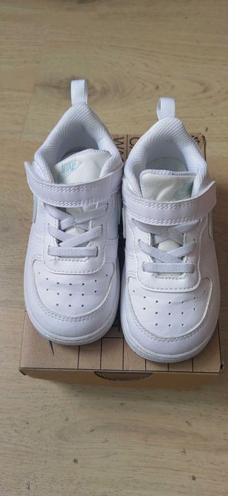 Маратонки, сандали и платненки