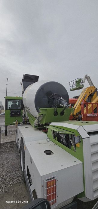 Car Mix Betonmishalka  sotuvda 0.8/2.0/4.0 kub beton qorgichlar tayyor