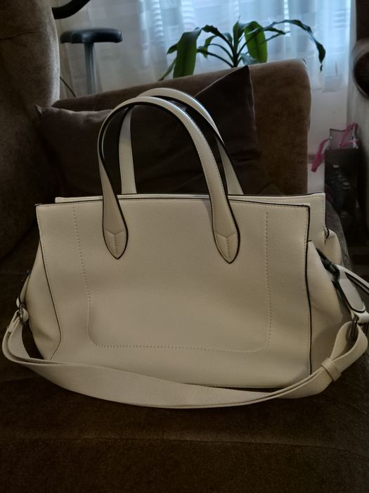 Бяла дамска чанта