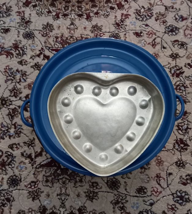 Большая эмалированная кастрюля на 20 литров