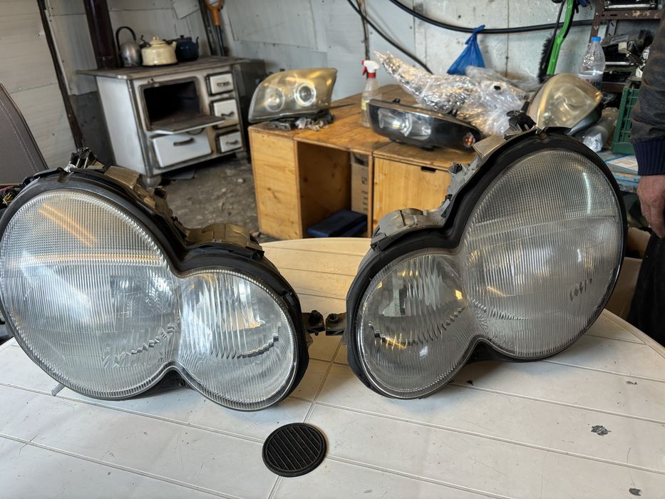 Десен фар за мерцедес Ц класа купе 1998- 2005г