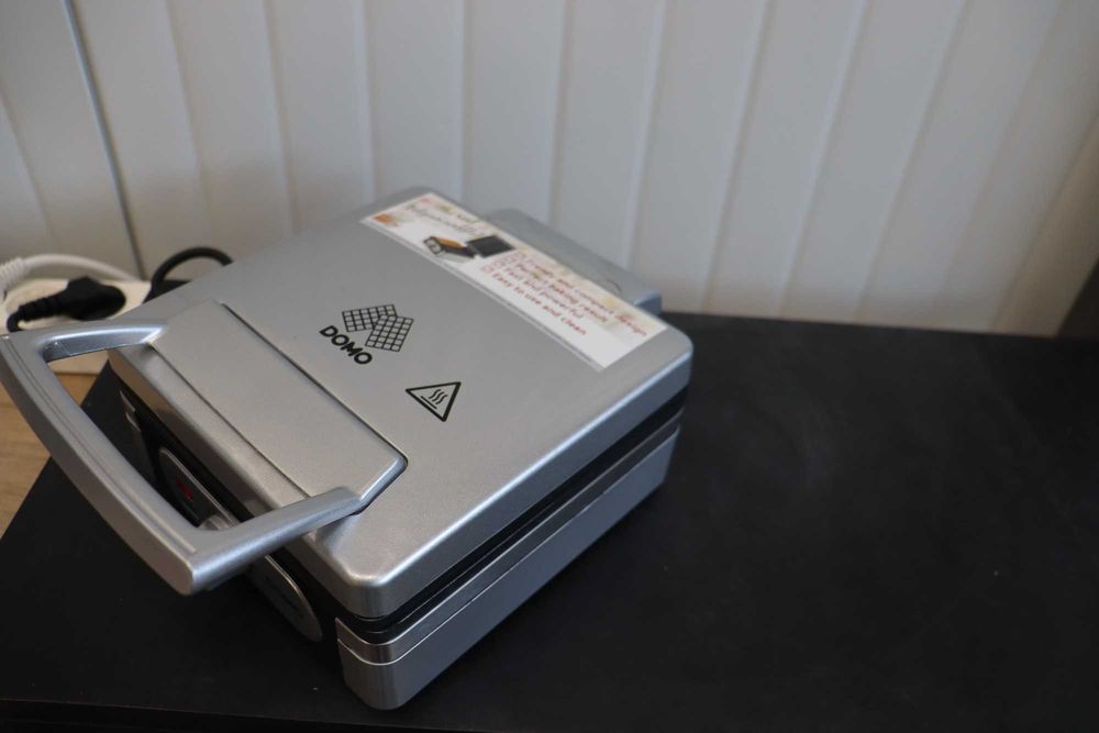 Гофретник Domo DO9047W/N 1400 вата с дефект