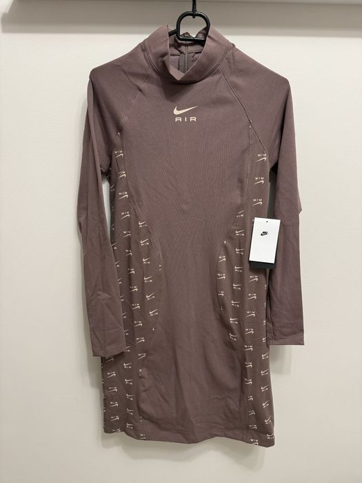 Нова оригинална рокля Nike