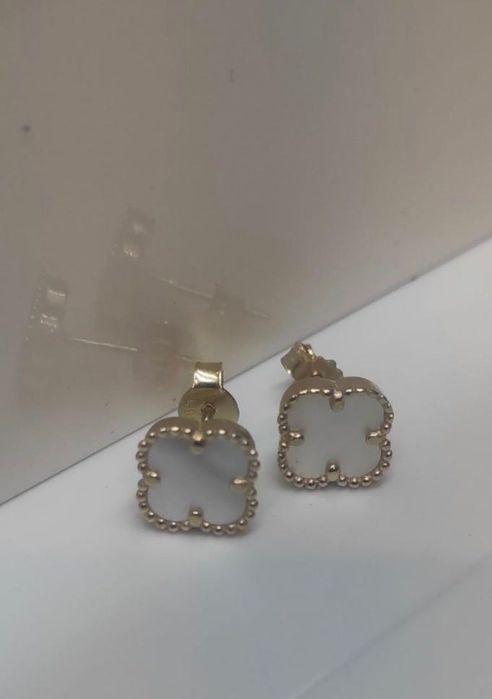 Златни обеци детелинка със седеф