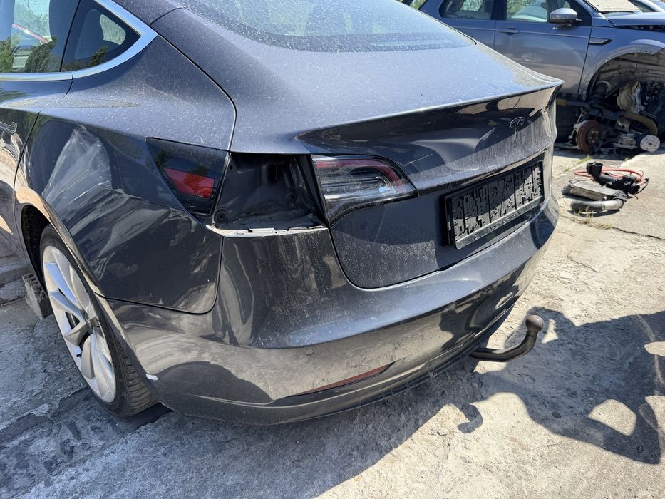 Carlig original Tesla Model 3