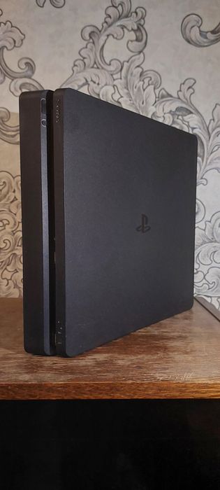 PS4 в хорошем состоянии