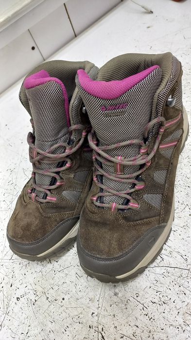 Bocanci rezistenți la apă și la -15 grade .