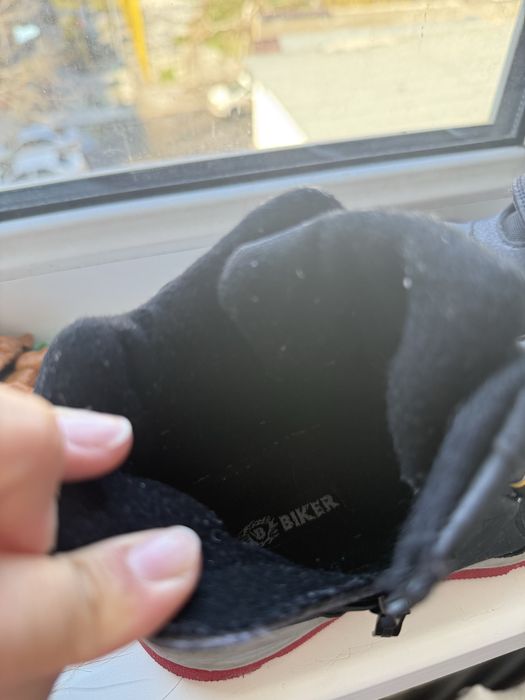 Продам детскую обувь