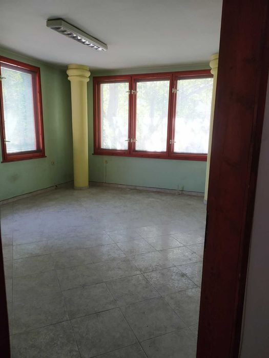 Магазин на оживен булевард