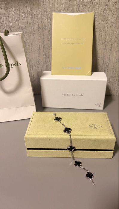 Гривна Van Cleef & Arpels