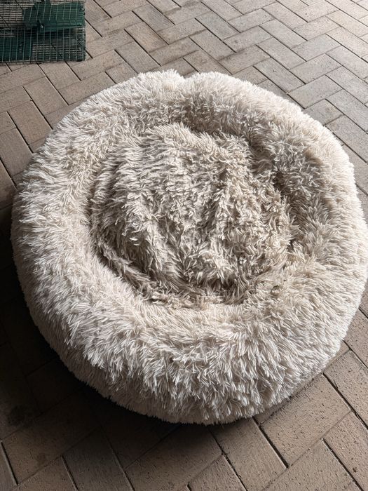 De vânzare: Pătuț pufos pentru câini