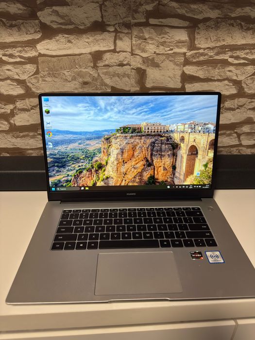 Лаптоп Huawei MateBook D15