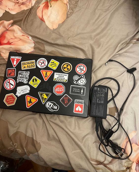 Laptop Gaming ASUS TUF F17 FX706HF - traseu alimentare defect