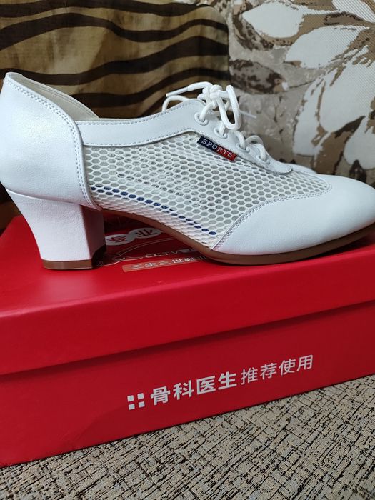 Продам туфли новые