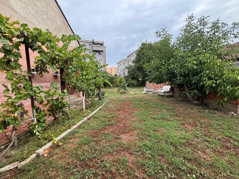 Casă de vânzare ultracentral Salonta, front stradal 27 ml