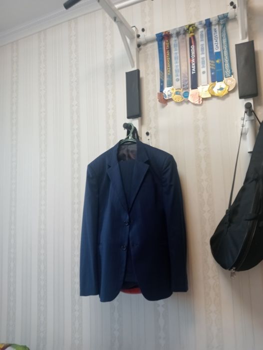 Продам костюм с брюками