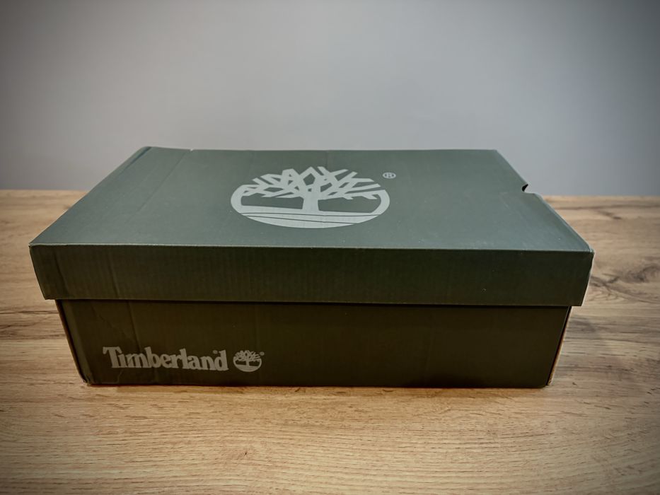 Продам новые кроссовки Timberland