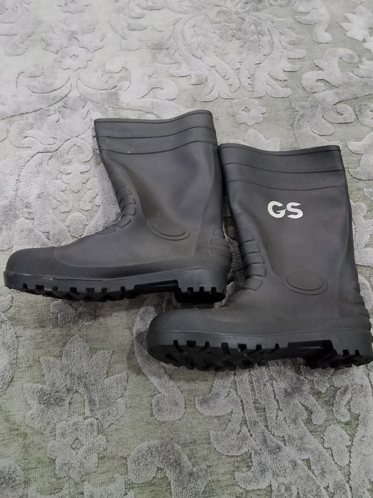Продам резиновые сапоги