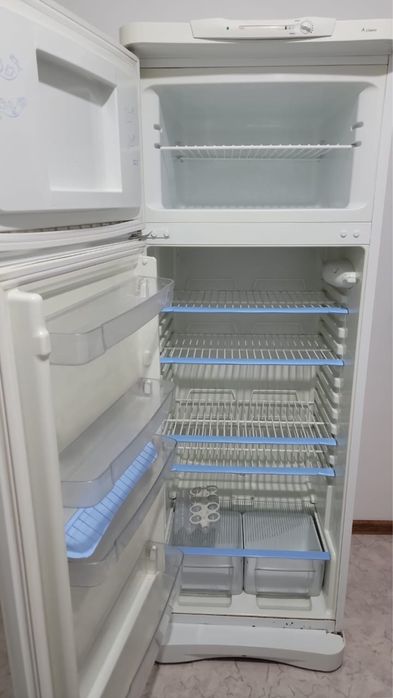 Продам холодильник indesit б/у